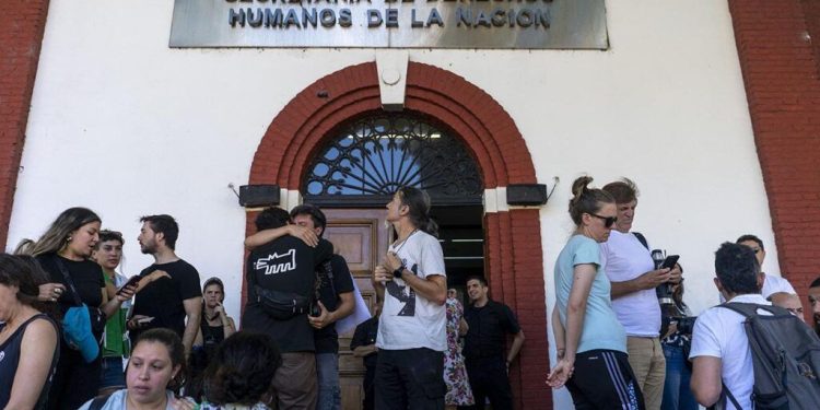 Un festival en el Conti para resistir el cierre y los despidos en Derechos Humanos