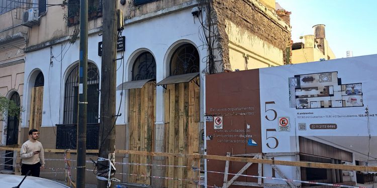 A un año del derrumbe, las familias del PH de la calle Pedro Goyena, en Caballito, siguen en un limbo