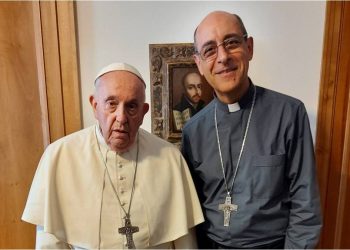Cardenal “Tucho” Fernández: “El papa Francisco sigue gobernando la Iglesia desde el Hospital Gemelli”