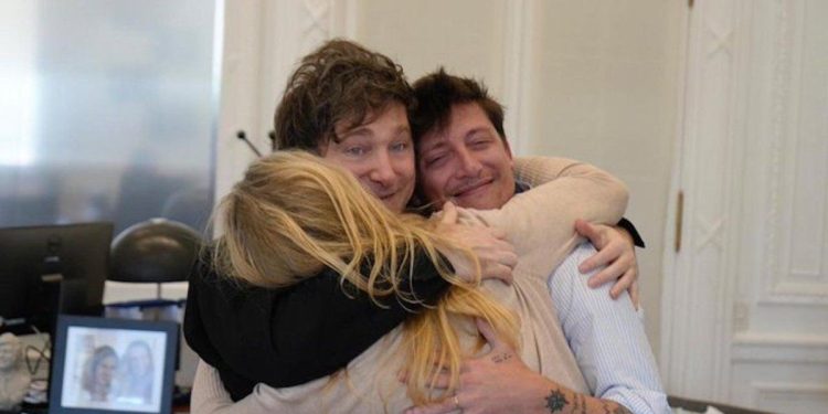 Días de furia libertaria: 2025 empezó con motosierra sobre funcionarios del Ejecutivo