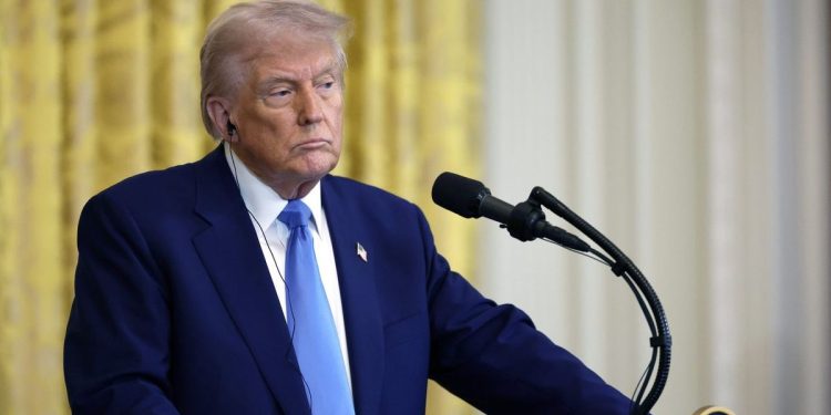 Donald Trump anunció que impondrá aranceles del 25% a la Unión Europea