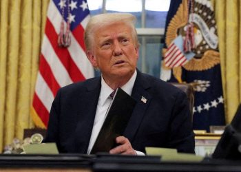 Donald Trump firmó los decretos que imponen 25% de aranceles al acero y aluminio