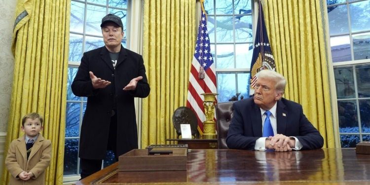 Donald Trump quiere que Elon Musk sea “más agresivo” en recortar gastos