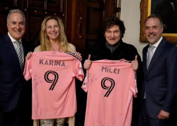 El dueño del Inter Miami llegó a la Argentina para analizar inversiones con el Gobierno