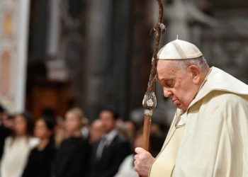 El papa Francisco se reunió con el número 2 del Vaticano para hablar de candidatos a la santidad