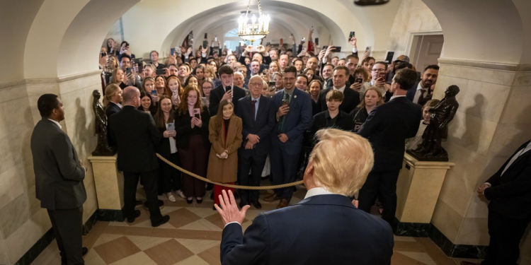 El sorpresivo saludo de Donald Trump a turistas: “Quizás algún día estarán aquí como presidente”