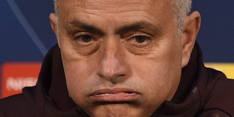 Escándalo con Mourinho en Turquía: lo acusan de racista y piden sancionarlo