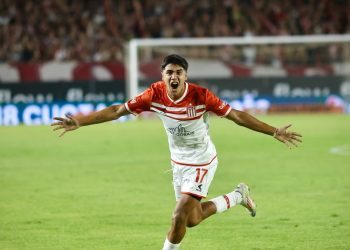 Estudiantes dio vuelta un partido de locos y es uno de los líderes del Torneo Apertura