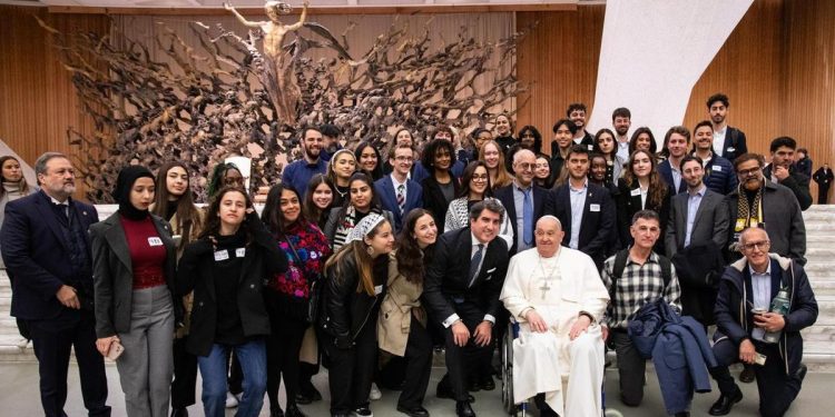 Guerra en Medio Oriente: el papa Francisco recibió a jóvenes de Israel, Palestina y EEUU