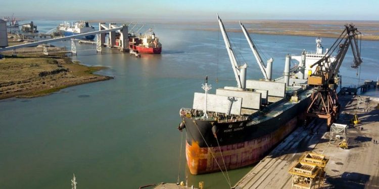 Hidrovía: Macri se quiere quedar con el negocio y crece la tensión política a pocos días de una licitación estratégica