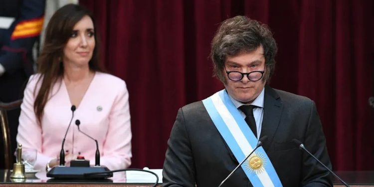 Javier Milei oficializó por decreto la convocatoria a la apertura de sesiones del Congreso