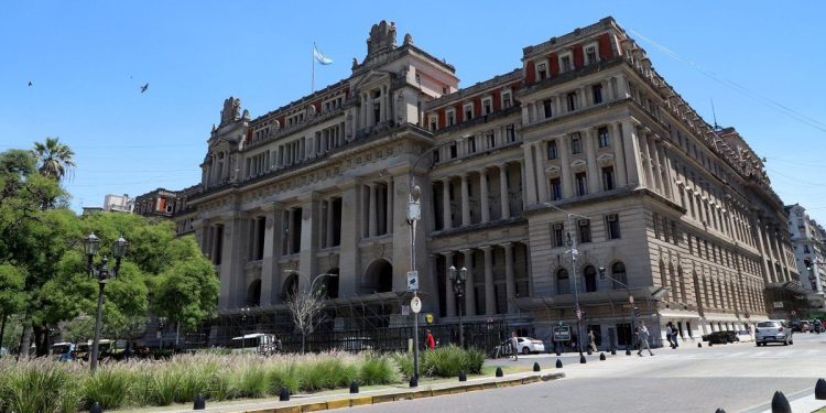 La Corte Suprema empezaría a tratar mañana las designaciones por decreto y tomaría una decisión el 6 de marzo