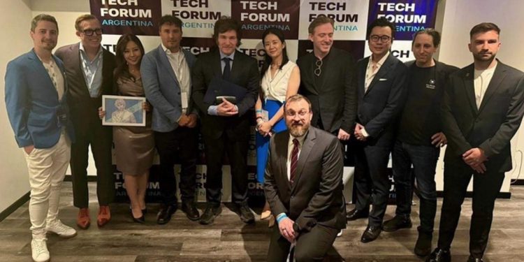 La criptoestafa llegó al The New York Times: denuncian que empresarios recibieron pedidos de coimas para reunirse con Milei