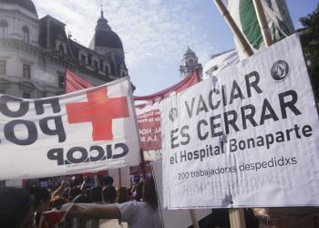 La motosierra no es salud: masiva Marcha Federal contra el ajuste de Milei en la cartera sanitaria