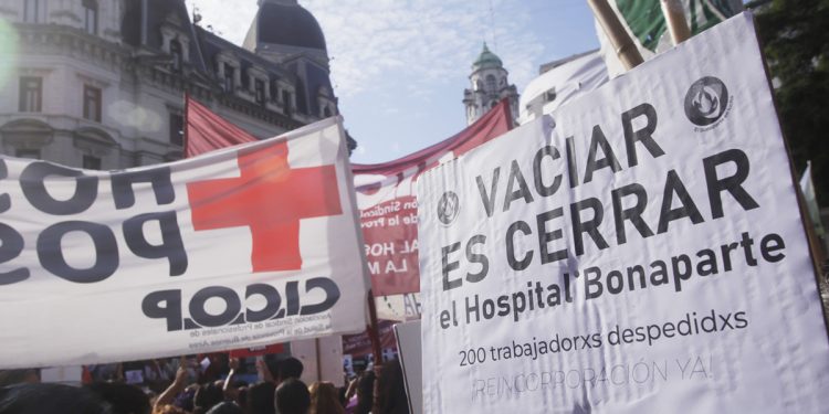 La motosierra no es salud: masiva Marcha Federal contra el ajuste de Milei en la cartera sanitaria