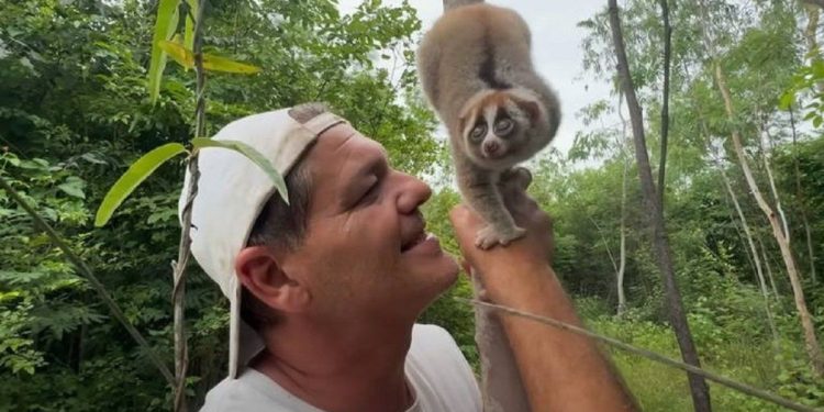 La policía de Tailandia detuvo a Frank Cuesta por posesión ilegal de especies protegidas