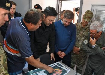 Luis Petri viajó a El Bolsón, garantizó apoyo de las Fuerzas Armadas y calificó a los incendios como “terrorismo”