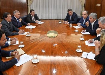 Mientras negocia en el Congreso, Guillermo Francos se reunió con gobernadores en Casa Rosada