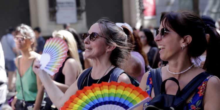 Postales de orgullo y lucha contra el fascismo