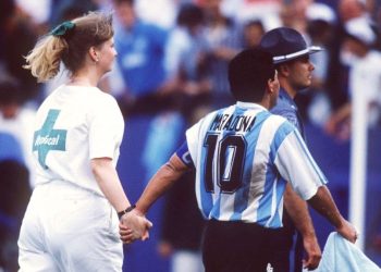 Qué fue de la vida de Sue Ellen Carpenter, la enfermera que “le cortó las piernas” a Maradona en el Mundial de USA 94