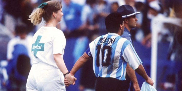 Qué fue de la vida de Sue Ellen Carpenter, la enfermera que “le cortó las piernas” a Maradona en el Mundial de USA 94