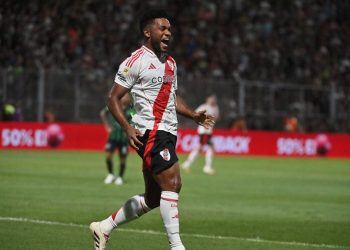 River encontró el triunfo en San Juan y se acerca a la punta