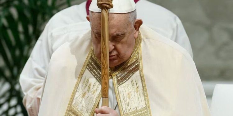 Salud del papa Francisco: sigue en estado crítico pero estable