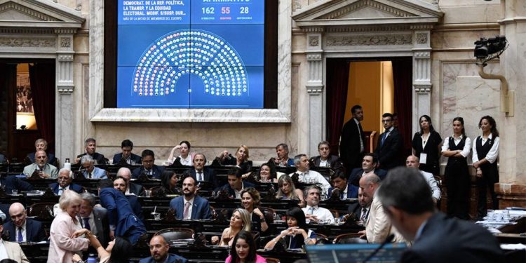 Se agudizan las tensiones en el peronismo luego del voto dividido por las PASO