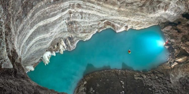 Sorprendente hallazgo científico: descubrieron el lago termal subterráneo más grande del mundo