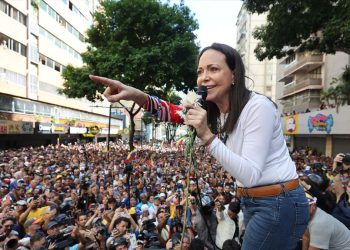 Venezuela: María Corina Machado denunció que están “tratando de entrar a la fuerza” a su hogar en Caracas