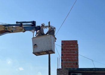 Con la supervisión de la Intendente Magda Ayala, avanza la reposición de luminarias