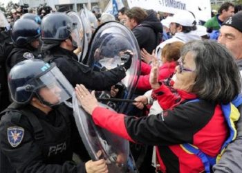 Bestial: 672 heridos, 114 detenidos y más de 1.000 agentes desplegados, los detalles de la represión más brutal desde 2001