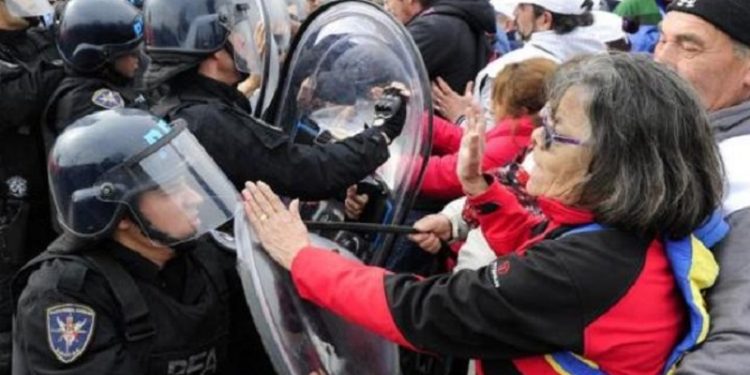 Bestial: 672 heridos, 114 detenidos y más de 1.000 agentes desplegados, los detalles de la represión más brutal desde 2001