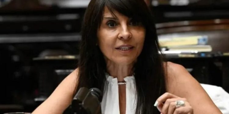 La diputada Villaverde otra vez fue denunciada colectivamente por venta de terrenos en Las Grutas