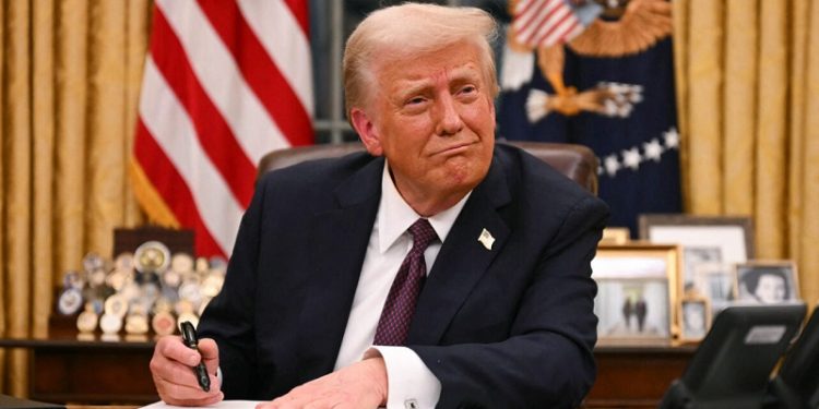 Trump ordena suspender toda la ayuda militar a Ucrania