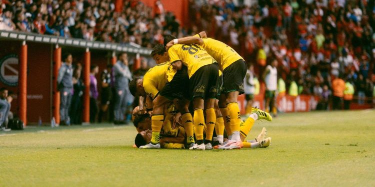 Aldosivi dio el golpe ante Argentinos, que puso en peligro su liderazgo