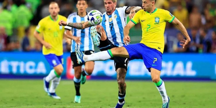 Argentina recibe Brasil en búsqueda de la clasificación al Mundial 2026: horario, TV y formaciones