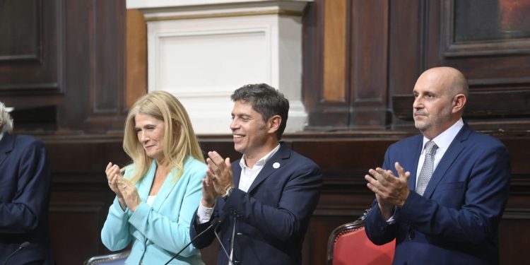 Axel Kicillof presentó paquete de leyes de seguridad: mayores penas por tenencia de armas y allanamientos más veloces