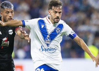 Barros Schelotto debutó en Vélez con una polémica derrota ante Deportivo Riestra