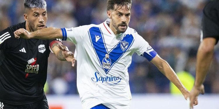 Barros Schelotto debutó en Vélez con una polémica derrota ante Deportivo Riestra