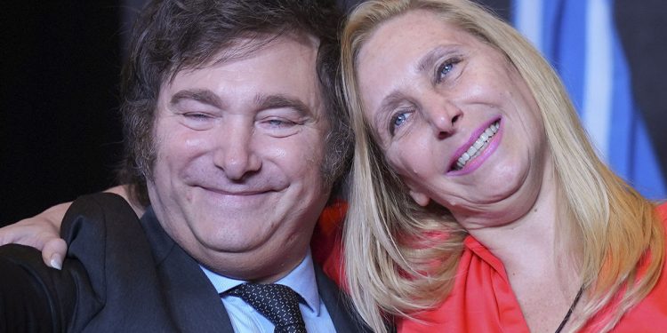 Carrió denunció a Karina de ser «la cajera de Milei» y confirmó que será candidata a diputada “por si viene una crisis”