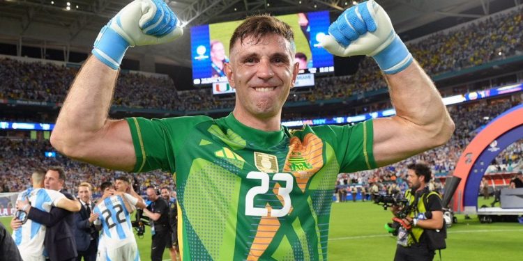 “Dibu” Martínez confesó que jugó tres horas un videojuego antes de la final ante Francia