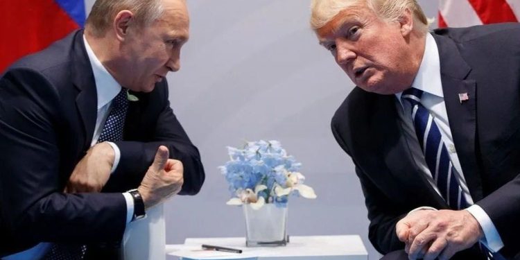 Donald Trump amenazó con aranceles secundarios al petróleo de Rusia por enojo con Vladimir Putin