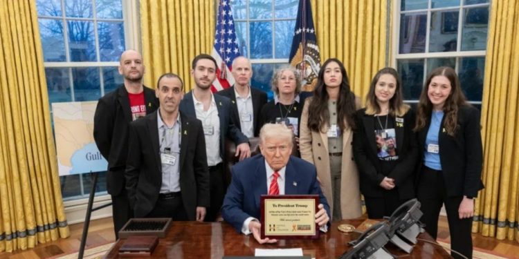 Donald Trump recibió en la Casa Blanca a Iair Horn, el argentino liberado por Hamás