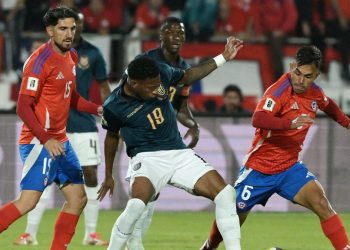 Ecuador logró un punto que vale mucho ante un Chile que se queda sin margen