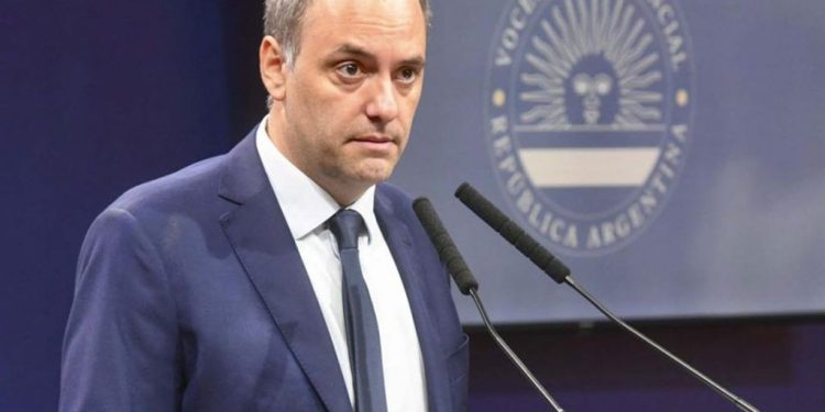 El Gobierno buscará abrir un canal de diálogo con la CGT para desactivar el paro general