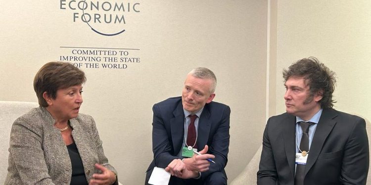 El Gobierno confirmó que enviará este viernes al Congreso por DNU el pedido para autorizar la negociación con el FMI