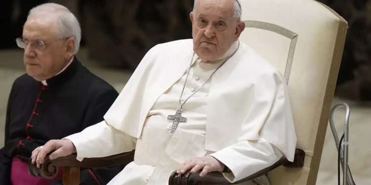 El papa Francisco continúa “estable” y celebró los 12 años de su pontificado