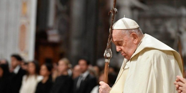 El papa Francisco presenta una “mejoría consolidada” y sigue estable, según el Vaticano