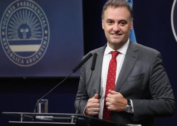 El partido Obrero le mandó una carta documento a Manuel Adorni: cuál fue la respuesta del vocero